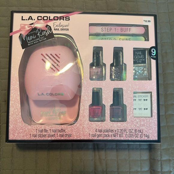L.A. Colors Other - LA Colors Christmas Gift Set - Manicure Set with nail dryer